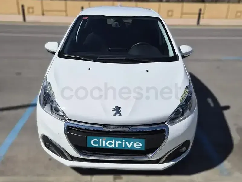 Usado Peugeot 208 Access 82 CV (60 kW) 2015 Blanco Utilitario