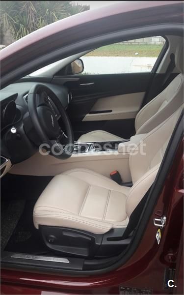 Usado Jaguar XE Prestige 180 CV (132 kW) 2017 Rojo Berlina