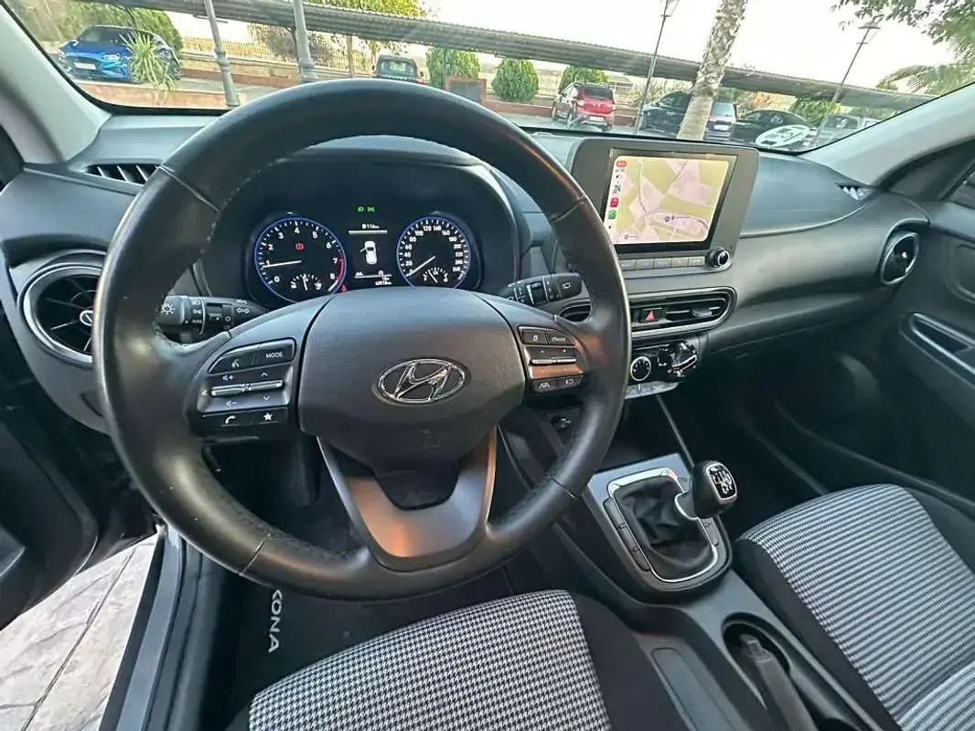 Usado Hyundai Kona 120 CV (88 kW) 2023 Gris SUV
