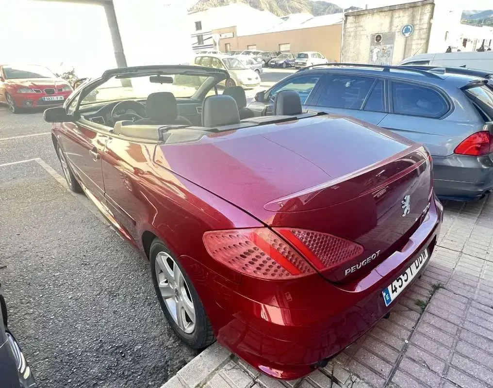 Usado Peugeot 307 CC 137 CV (100 kW) 2004 Rojo Descapotable
