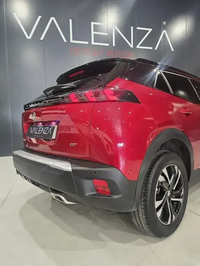 Usado Peugeot 2008 GT 130 CV (95 kW) 2021 Granate SUV