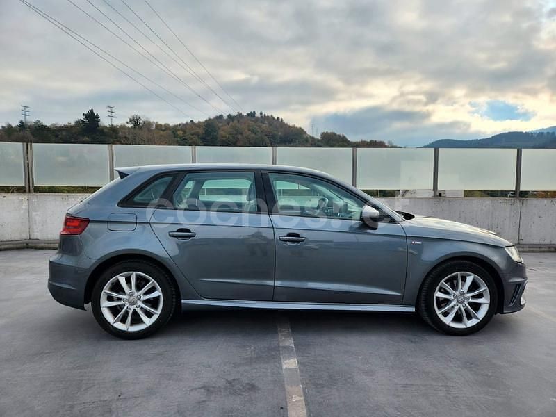 Usado Audi A3 Attraction 110 CV (80 kW) 2015 Gris / plata Berlina