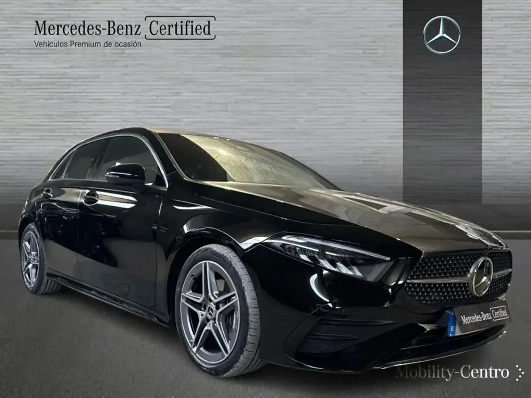 Usado Mercedes A180 116 CV (85 kW) 2024 Negro noche Berlina