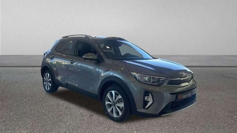 Usado Kia Stonic 101 CV (74 kW) 2025 Gris SUV