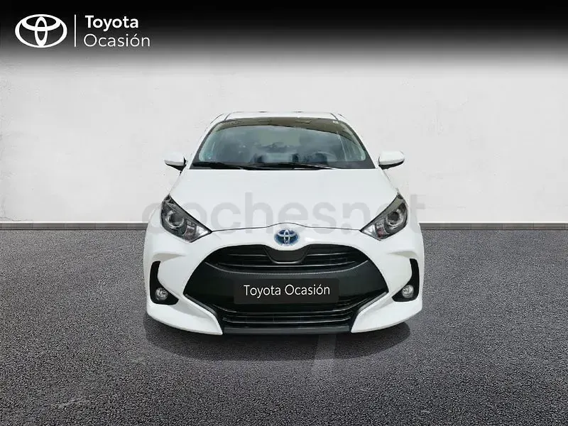 Usado Toyota Yaris Hybrid Active 116 CV (85 kW) 2023 Blanco Berlina