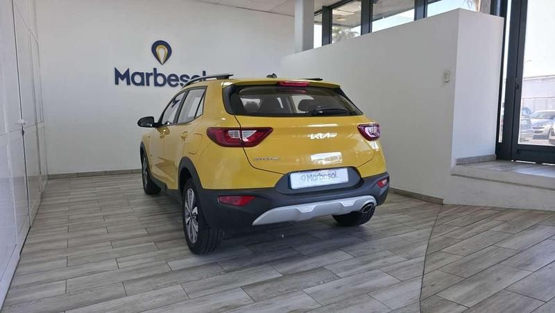 Usado Kia Stonic 101 CV (74 kW) 2022 Amarillo SUV
