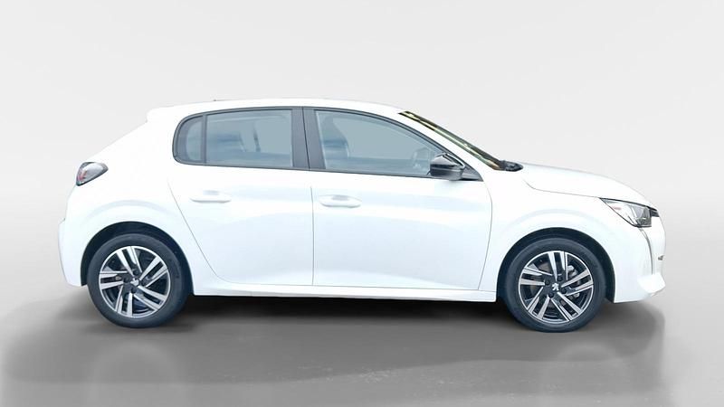 Usado Peugeot 208 Active 100 CV (73 kW) 2023 Blanco Utilitario