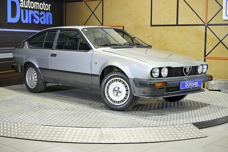 Usado Alfa Romeo GTV 131 CV (96 kW) 1986 Gris / plata Coupe