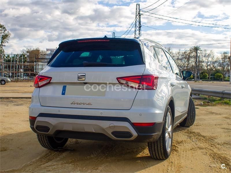 Usado Seat Arona Xperience 110 CV (80 kW) 2022 Blanco SUV