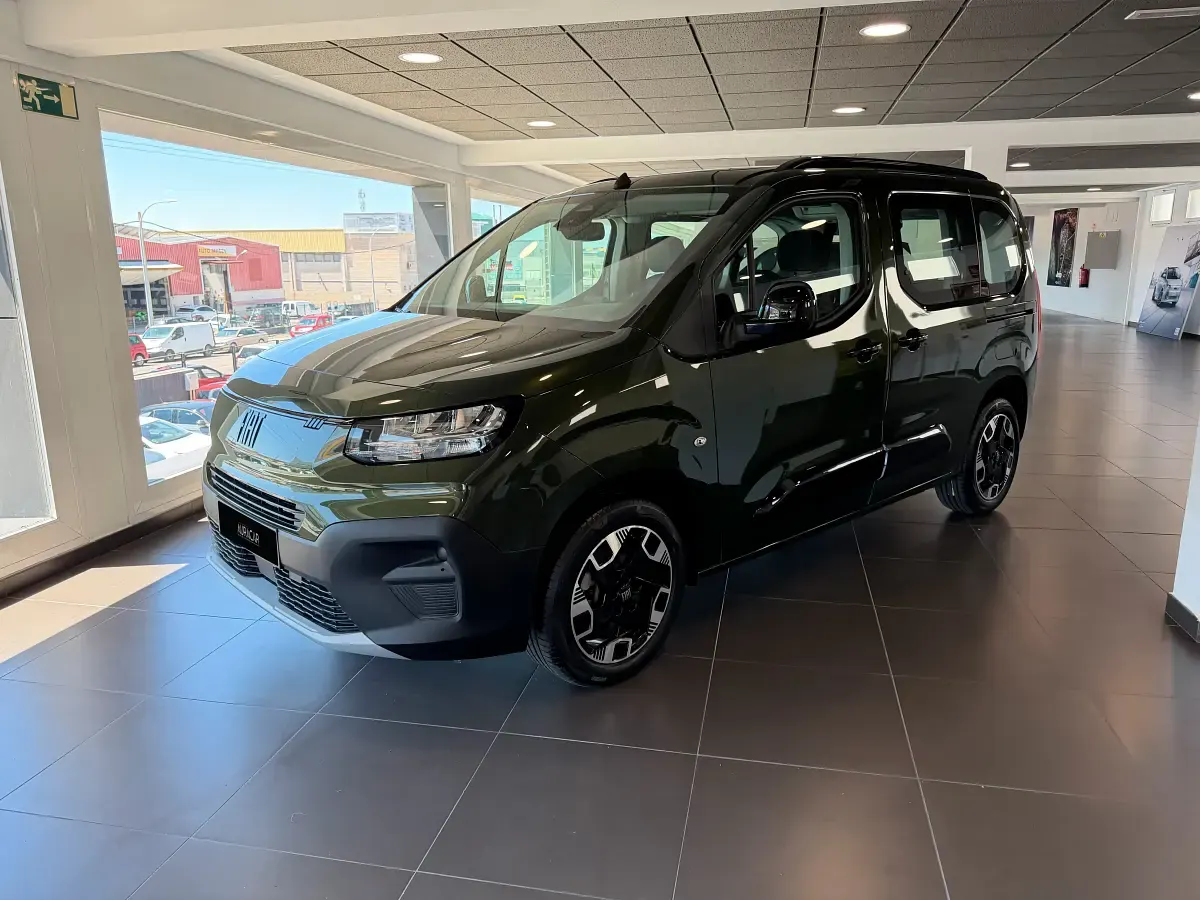 Nuevo Fiat Doblò 100 CV (73 kW) 2025 Verde Monovolumen