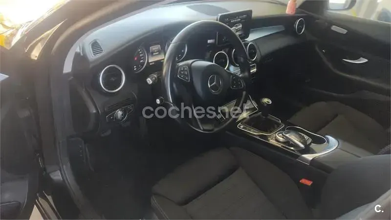 Usado Mercedes 200 75 CV (55 kW) 1993 Negro Familiar