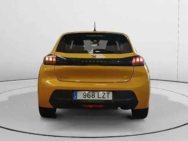 Usado Peugeot 208 Active 101 CV (74 kW) 2022 Amarillo Utilitario