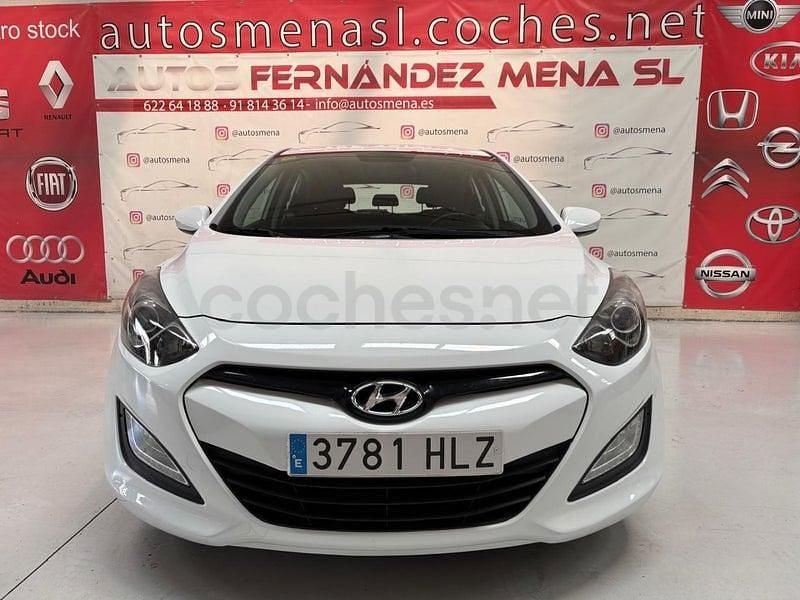 Usado Hyundai i30 100 CV (73 kW) 2012 Blanco Berlina
