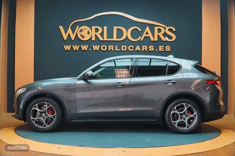 Usado Alfa Romeo Stelvio Sprint 190 CV (139 kW) 2022 Gris SUV