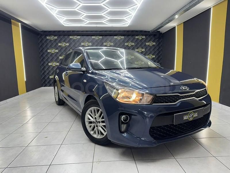 Usado Kia Rio 84 CV (61 kW) 2019 Azul Berlina