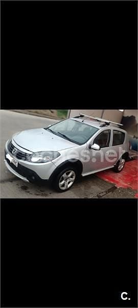 Usado Dacia Sandero Stepway 90 CV (66 kW) 2011 Gris / plata Berlina