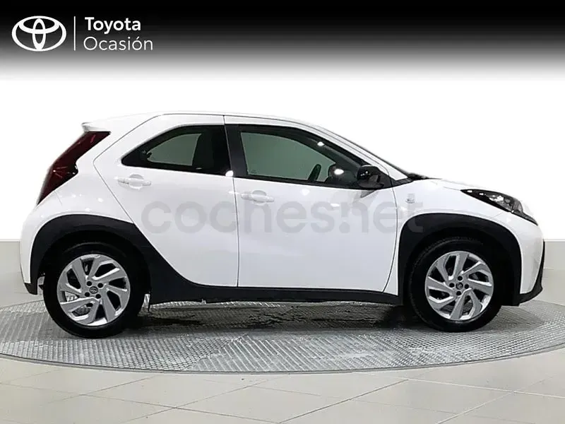Usado Toyota Aygo X Play 72 CV (52 kW) 2023 Blanco SUV