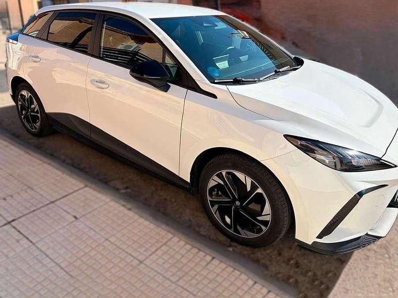 Usado MG MG4 EV Comfort 150 kW (204 CV) 2023 Blanco Utilitario