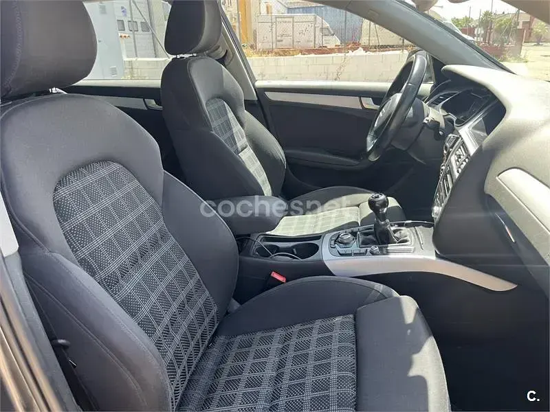 Usado Audi A4 S-Line 150 CV (110 kW) 2015 Gris / plata Familiar