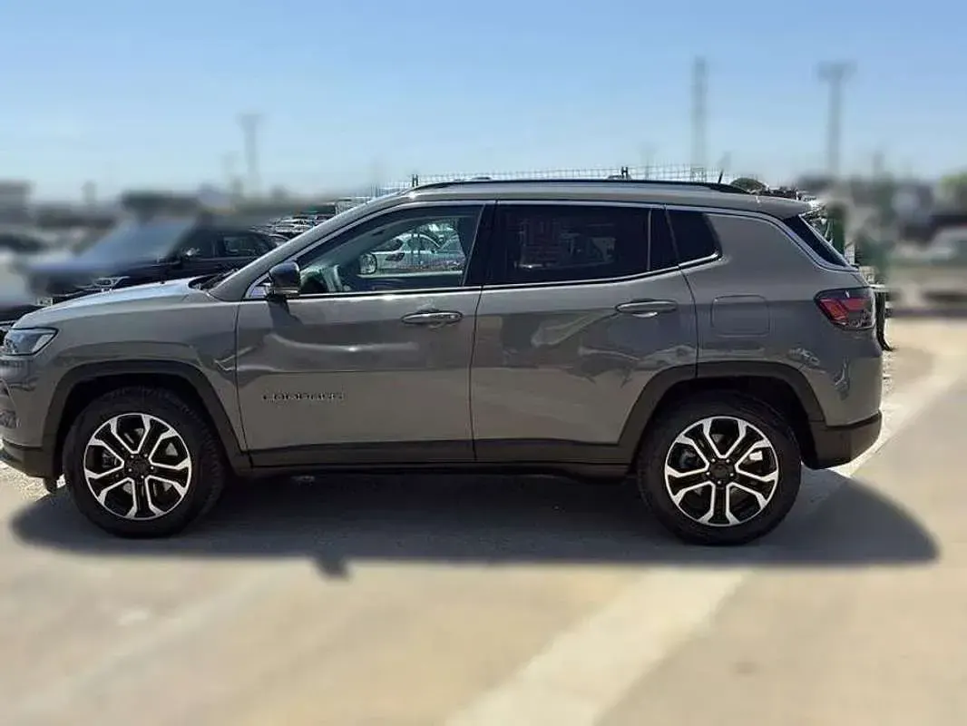 Usado Jeep Compass Limited 131 CV (96 kW) 2021 Gris SUV