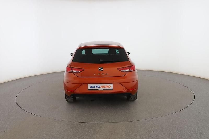 Usado Seat Leon Style 116 CV (85 kW) 2019 Naranja Berlina