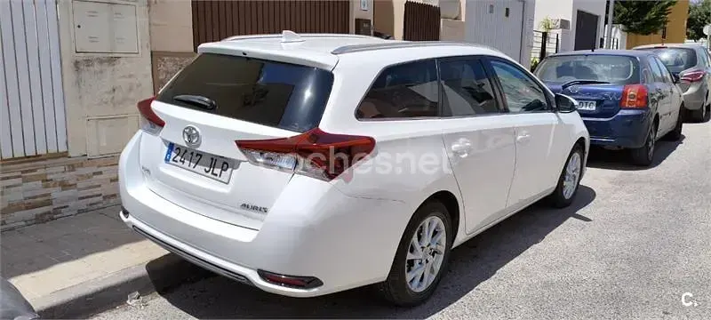 Usado Toyota Auris Active 116 CV (85 kW) 2016 Blanco Familiar