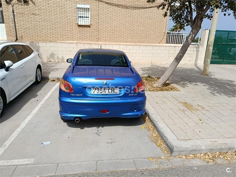Usado Peugeot 206 Roland Garros 110 CV (80 kW) 2003 Azul Descapotable