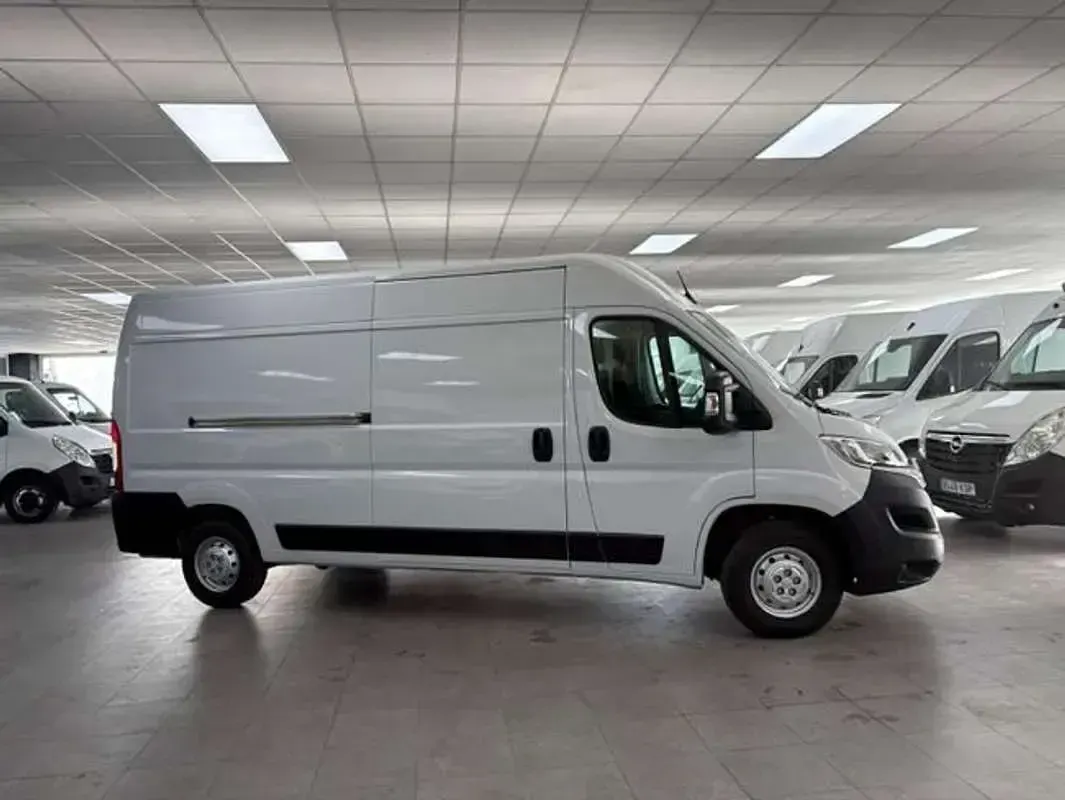 Usado Citroën Jumper 140 CV (102 kW) 2022 Blanco Monovolumen
