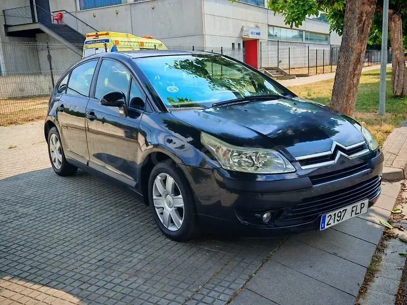 Usado Citroën C4 VTR Sport 110 CV (80 kW) 2007 Negro Berlina