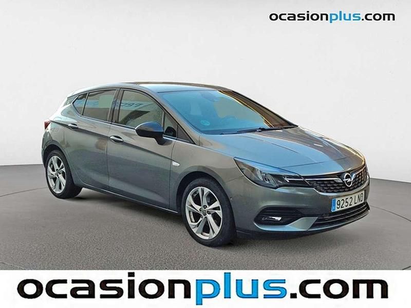 Usado Opel Astra GS Line 110 CV (80 kW) 2021 Gris Utilitario