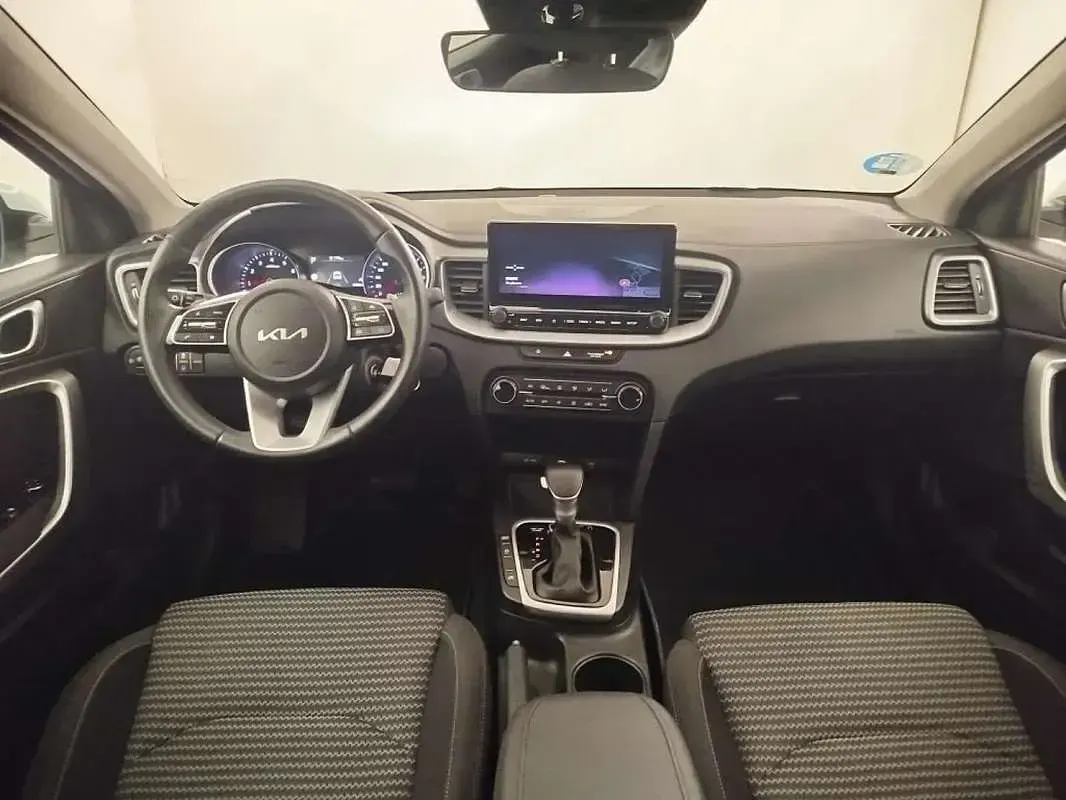 Usado Kia Ceed 101 CV (74 kW) 2025 Blanco Utilitario