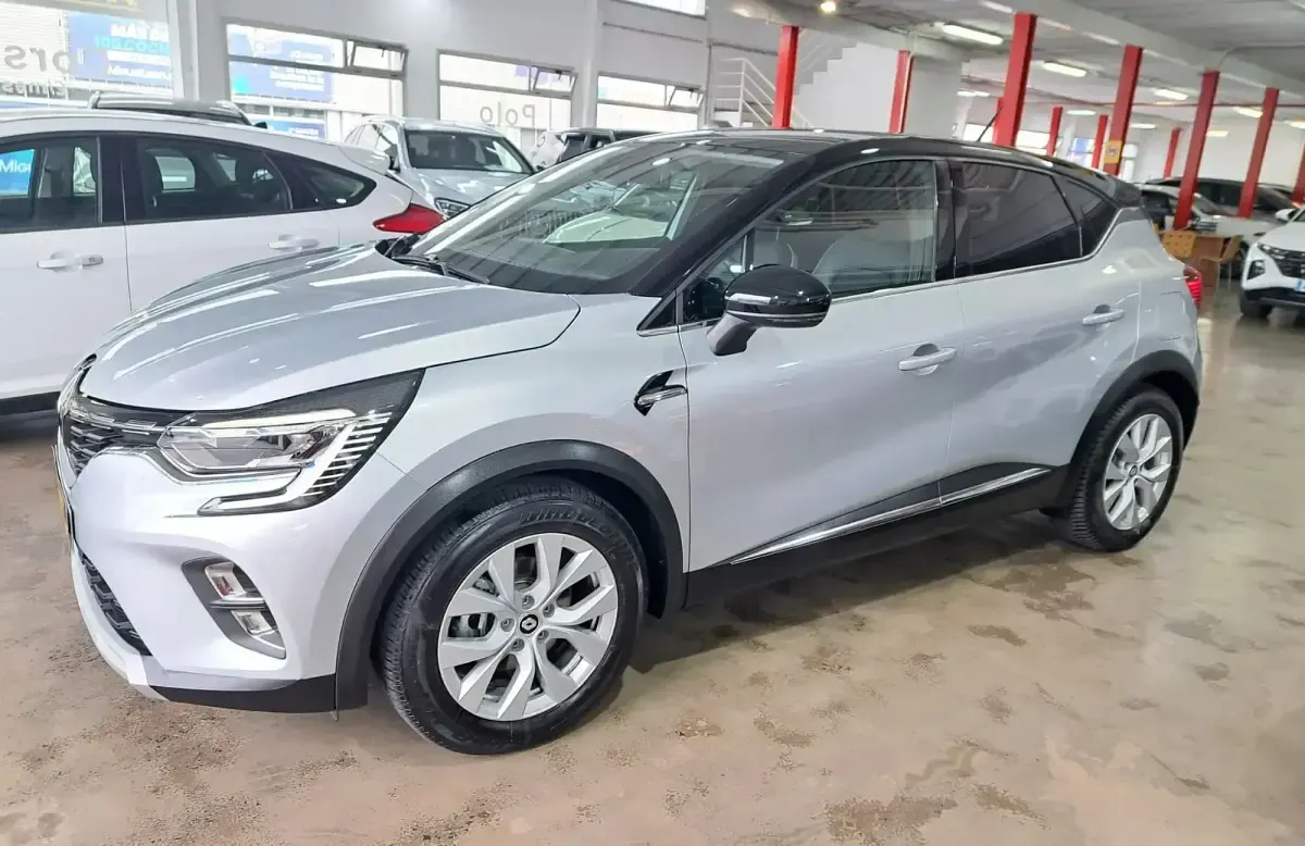 Usado Renault Captur Zen 160 CV (117 kW) 2022 Gris / plata SUV