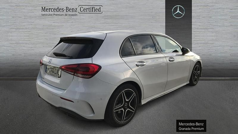 Usado Mercedes A180 AMG line 116 CV (85 kW) 2021 Blanco Berlina