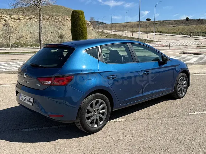 Usado Seat Leon Style 105 CV (77 kW) 2014 Azul Familiar