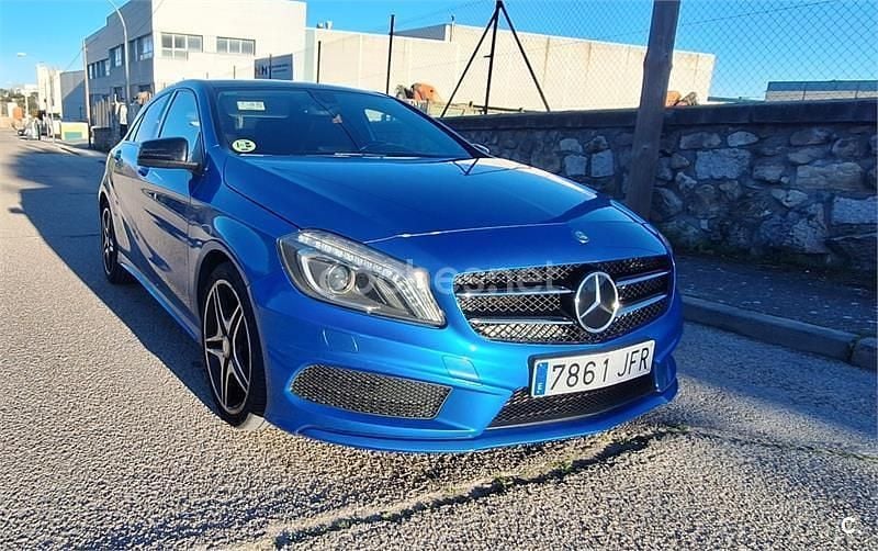 Usado Mercedes A180 Style 109 CV (80 kW) 2015 Azul Berlina