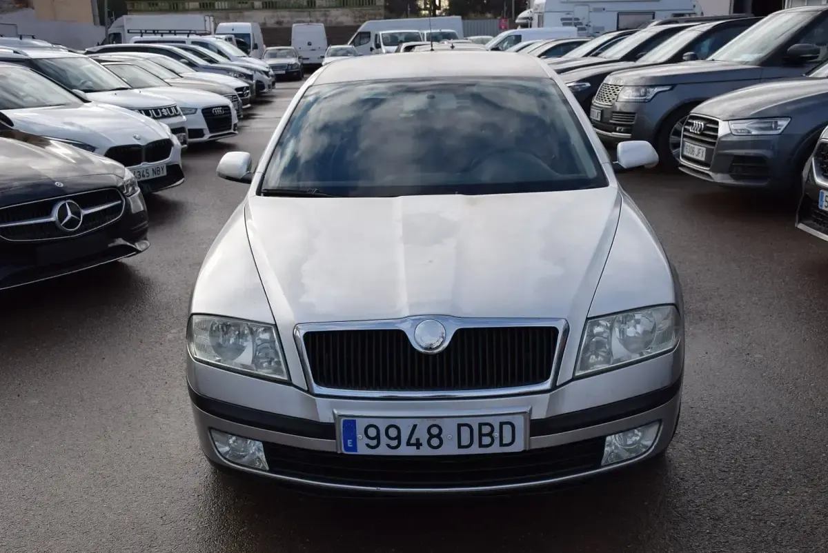 Usado Skoda Octavia Active 105 CV (77 kW) 2004 Gris Berlina