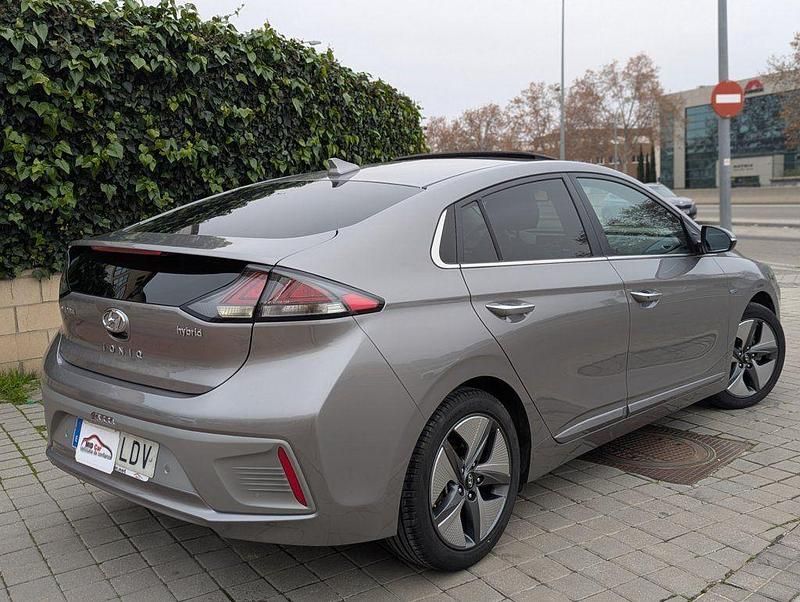 Usado Hyundai Ioniq Style 141 CV (103 kW) 2020 Gris Utilitario