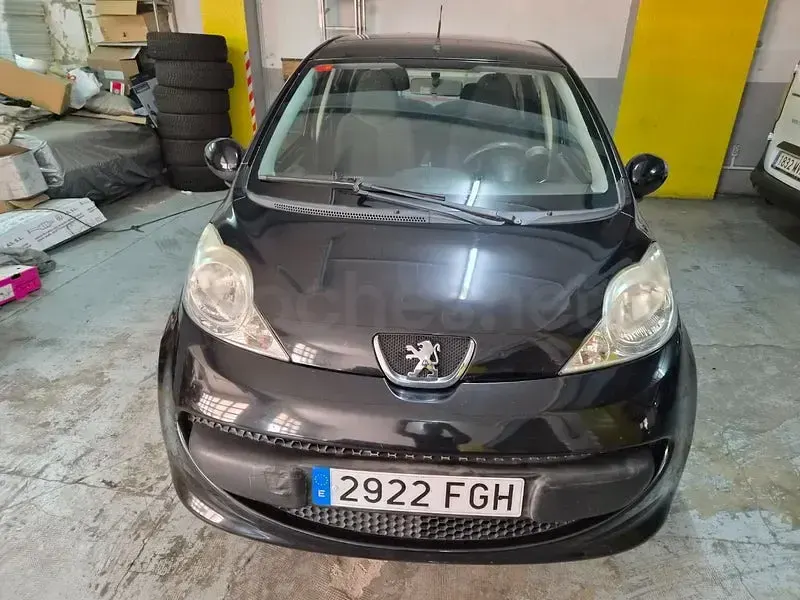 Usado Peugeot 107 68 CV (50 kW) 2006 Negro Utilitario