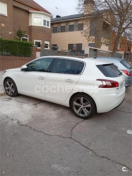 Usado Peugeot 308 Allure 155 CV (114 kW) 2013 Blanco Berlina