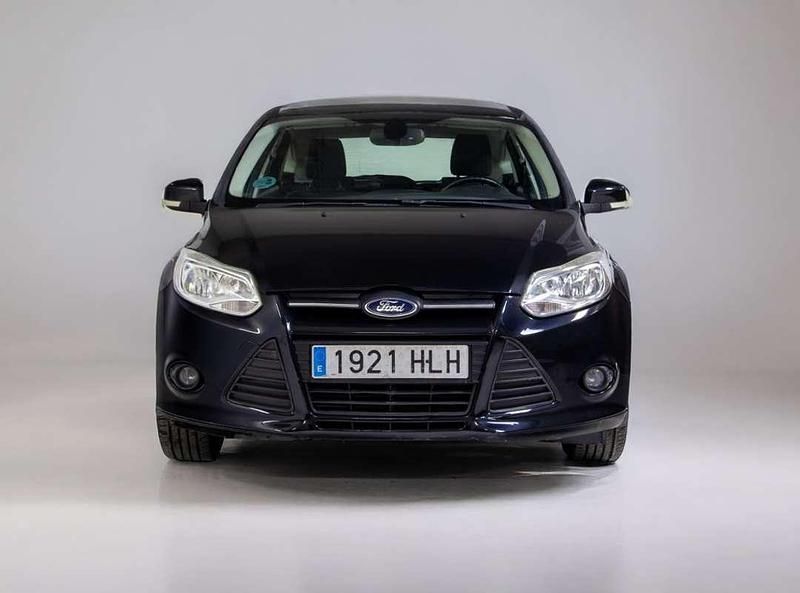 Usado Ford Focus Trend 125 CV (91 kW) 2012 Negro Berlina