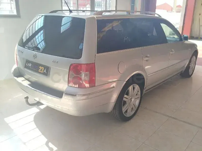Usado VW Passat Highline 150 CV (110 kW) 2003 Gris / plata Familiar