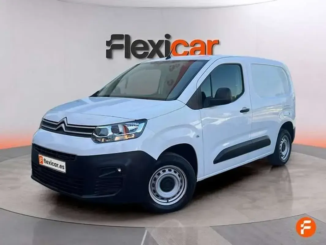 Usado Citroën Berlingo Feel 102 CV (75 kW) 2021 Blanco Monovolumen