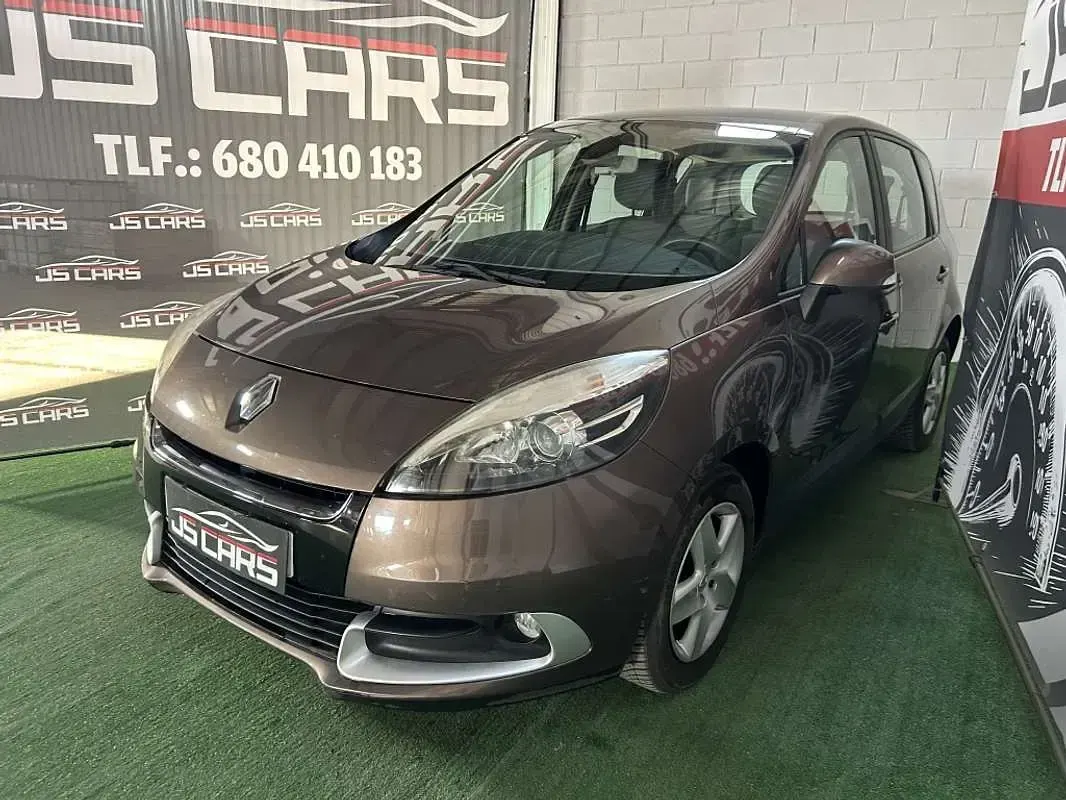 Usado Renault Scénic III Dynamique 110 CV (80 kW) 2013 Marrón Monovolumen