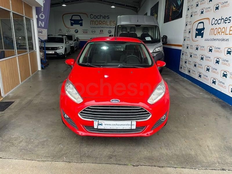 Usado Ford Fiesta Trend 82 CV (60 kW) 2016 Rojo Berlina