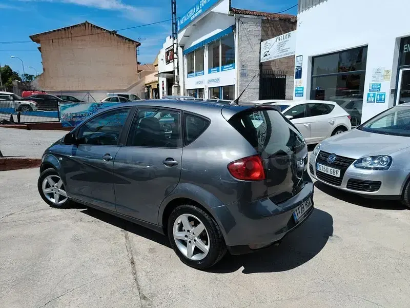 Usado Seat Altea Reference 105 CV (77 kW) 2013 Gris / plata Monovolumen