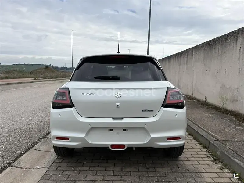 Nuevo Suzuki Swift 83 CV (61 kW) 2026 Blanco Utilitario