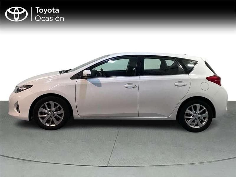 Usado Toyota Auris Active 90 CV (66 kW) 2014 Blanco Monovolumen