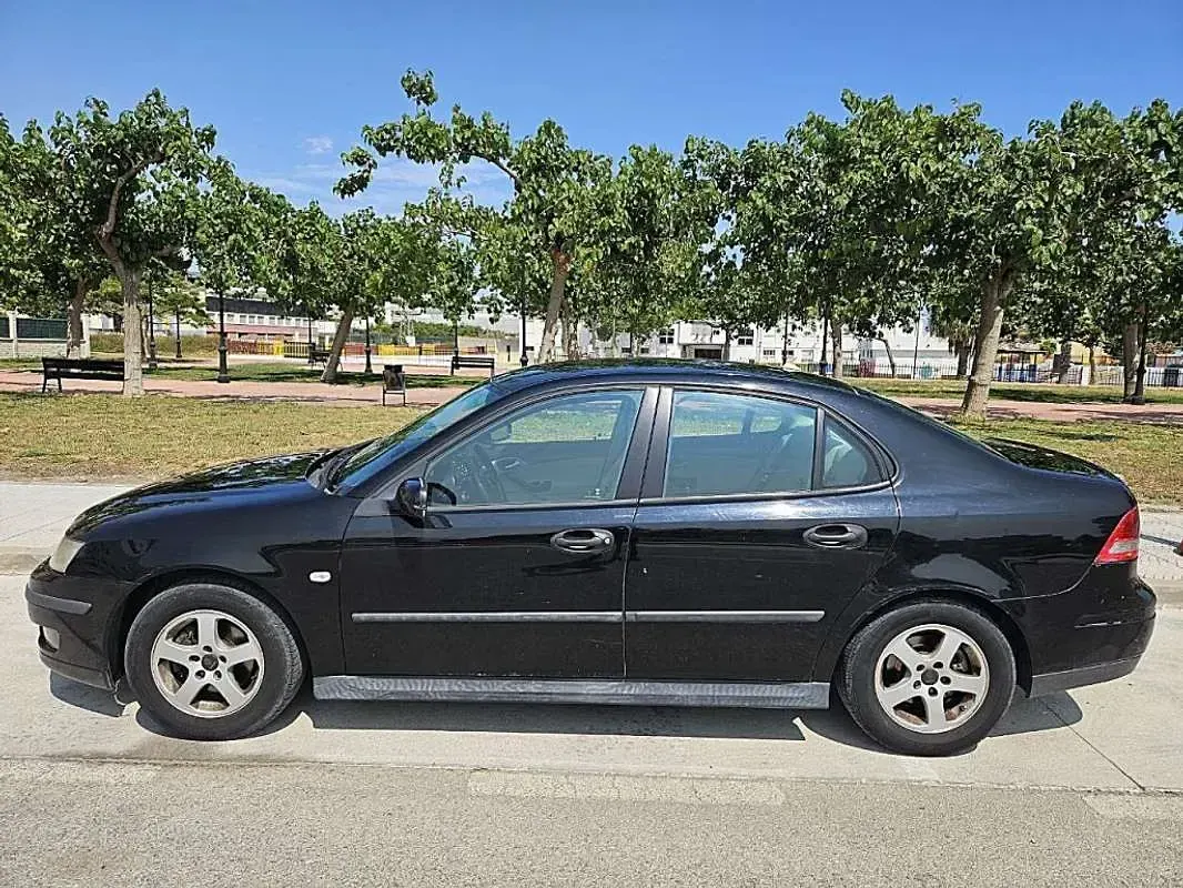 Usado Saab 9-3 Vector 120 CV (88 kW) 2004 Negro Berlina