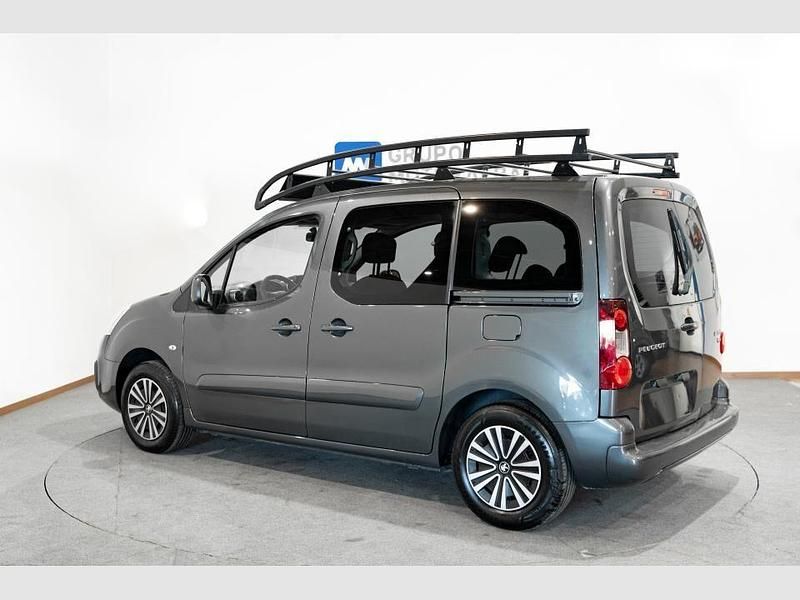 Usado Peugeot TePee Active 100 CV (73 kW) 2018 Gris Familiar