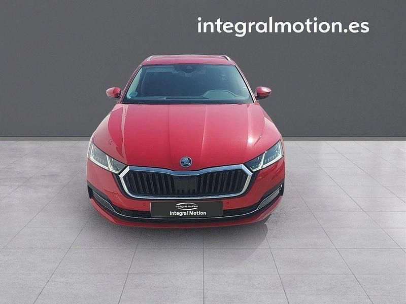 Usado Skoda Octavia Style 149 CV (109 kW) 2021 Rojo Familiar